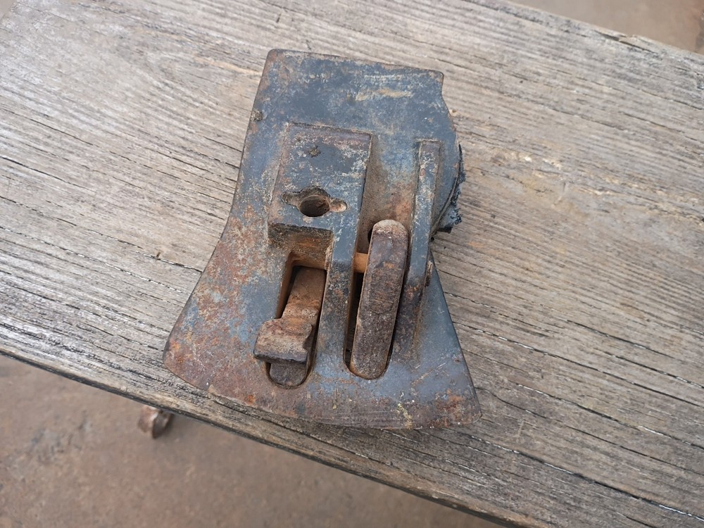 Vintage Chopper 1 Splitting Axe Head 6 lbs Spring Missing