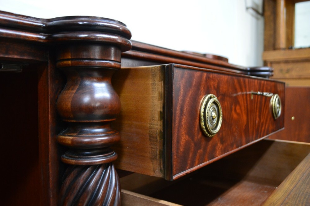 HENREDON MAHOGANY SIDEBOARD