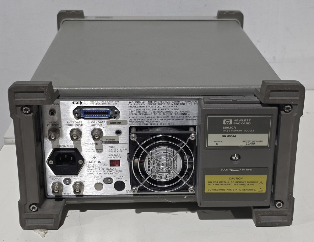 HP 8562E Spectrum Analyzer.