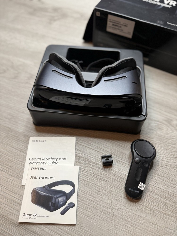 Samsung Gear VR SM-R325 With Controller