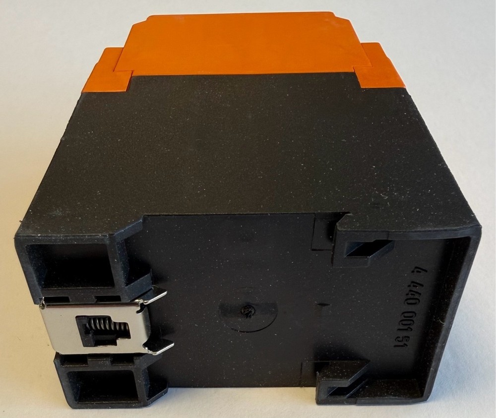 IFM Electronic Programmable Frequency-Current Converter / DW2503 / BNIB