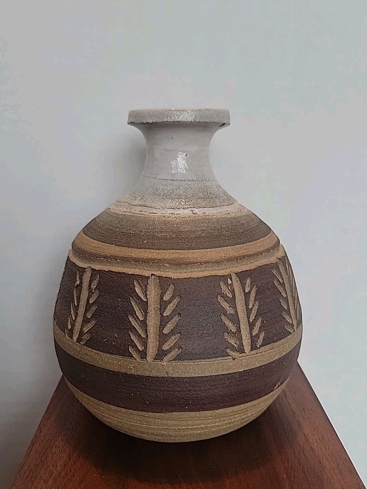 Studio Pottery Signed Beaubier Beautiful Details 6" inches