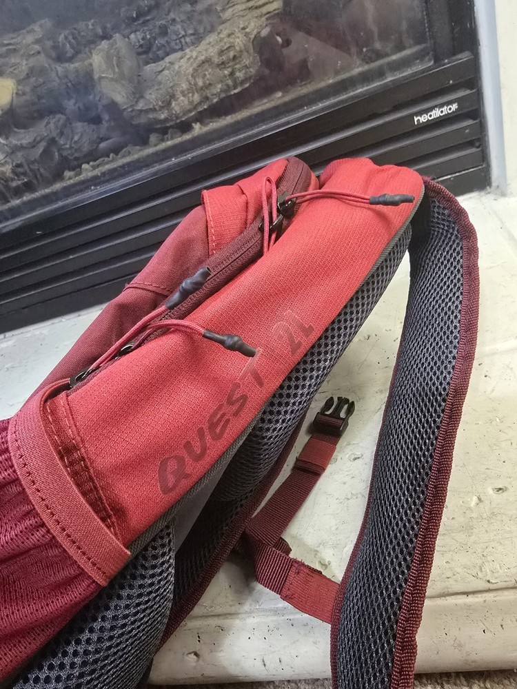 Quest Adrift 2l Hrdration Backpack Red Used