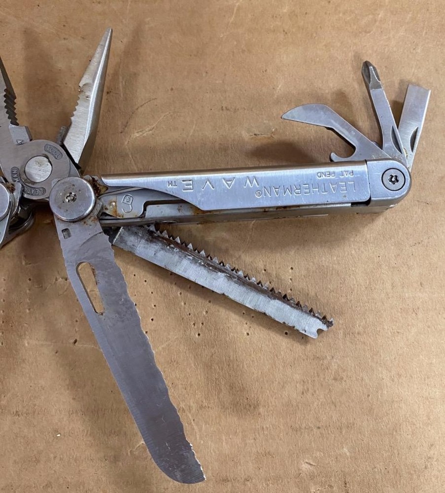 VINTAGE LEATHERMAN WAVE MULTI-TOOL.