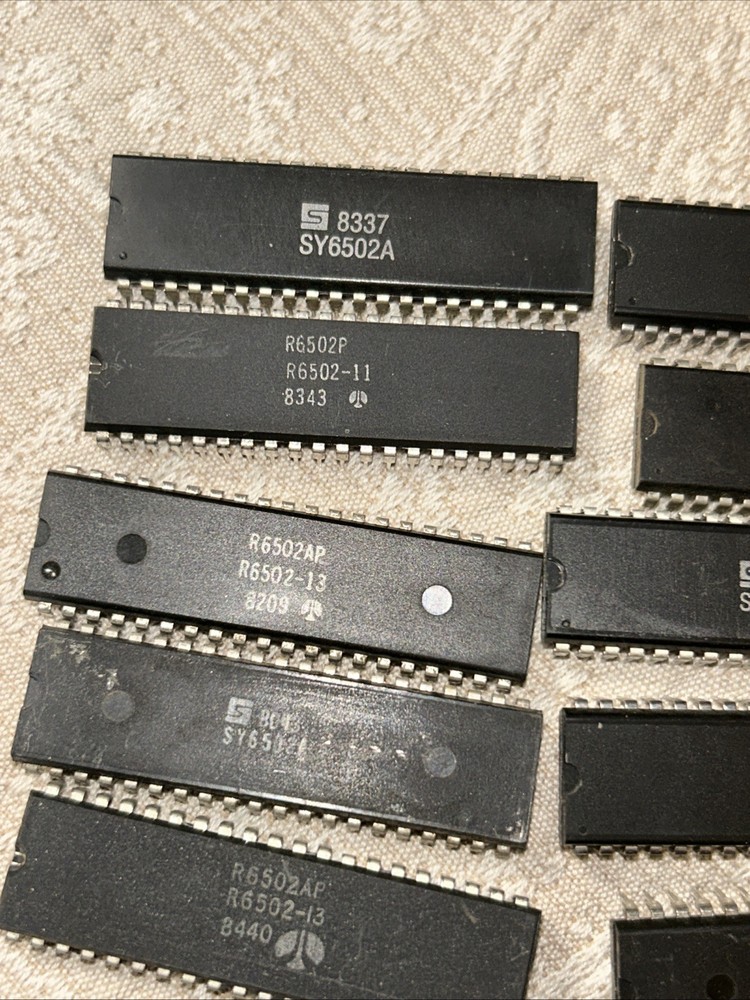 12 Assorted Makers 6502 CPU , Untested - See Photos For Specifics