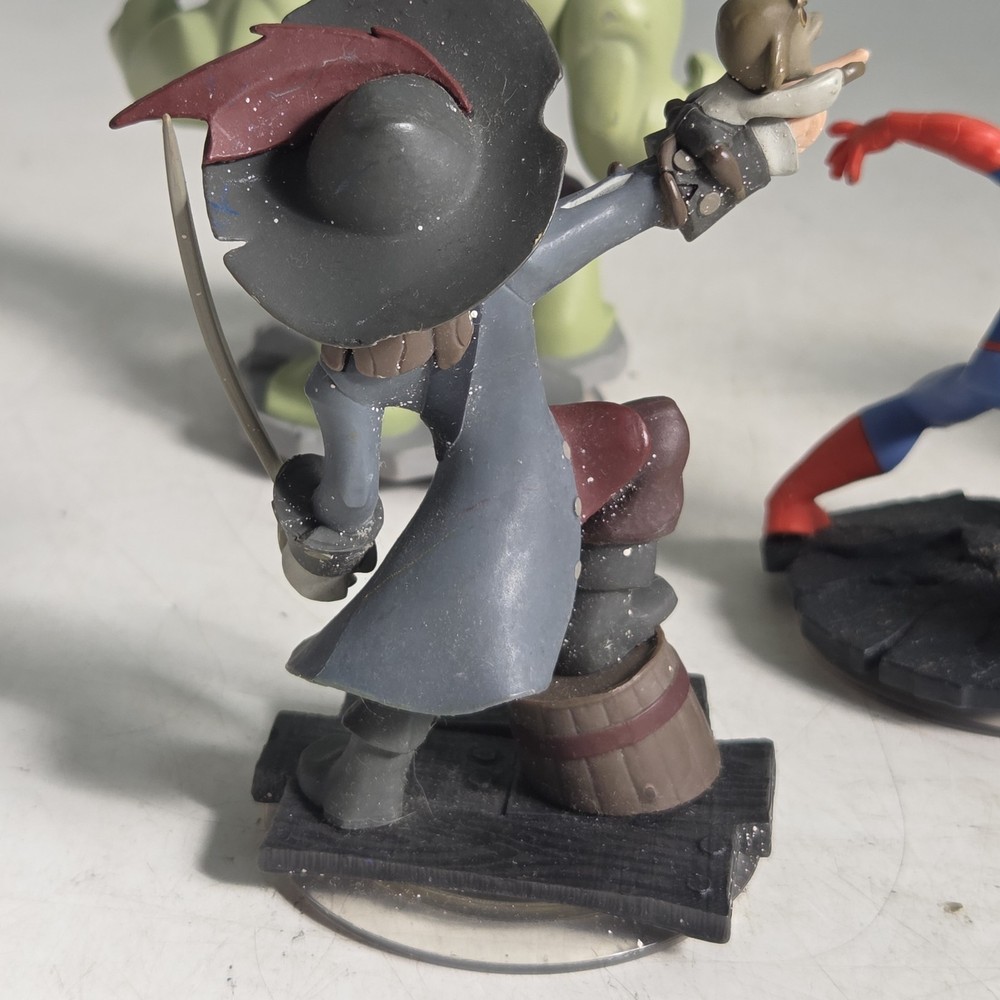 Disney Infinity Bundle of 6 Figures Untested, Slight damage to one