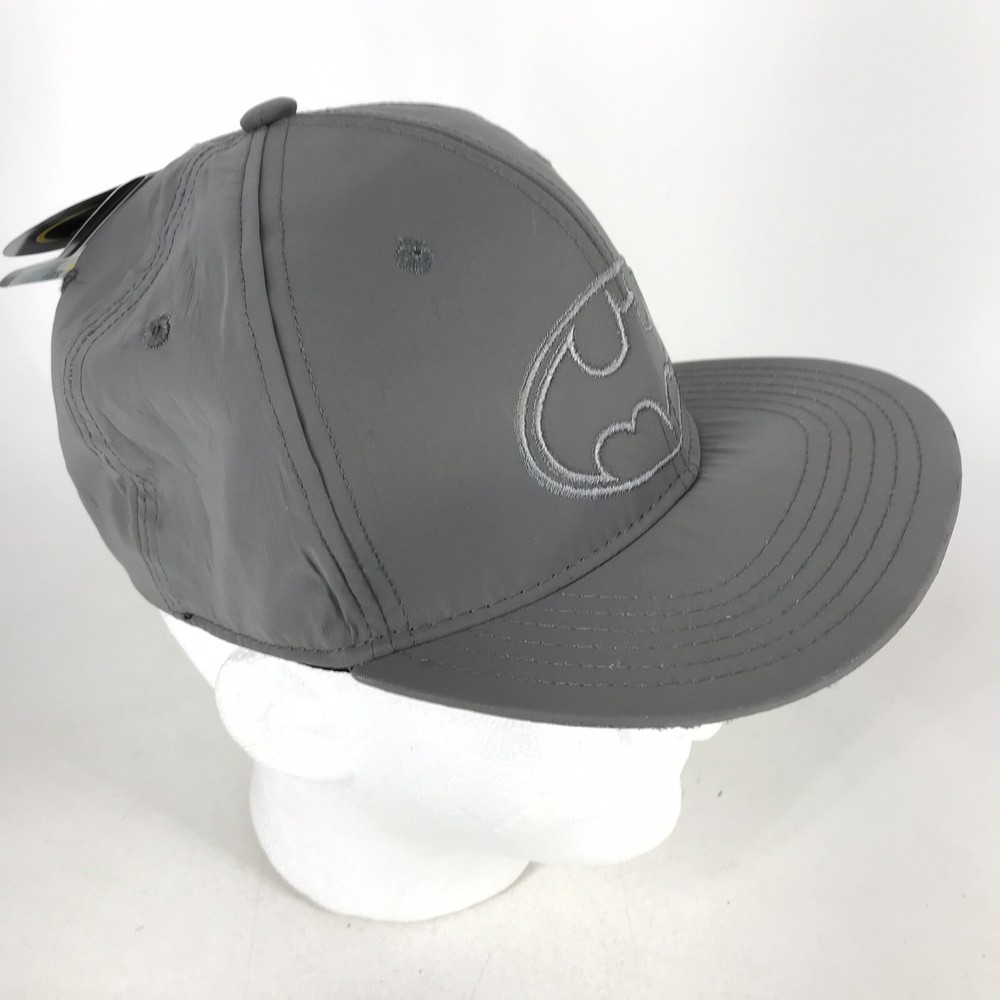 🦇 DC Comics Batman Grey Embroidered Snapback Hat Cap NWT 🦇
