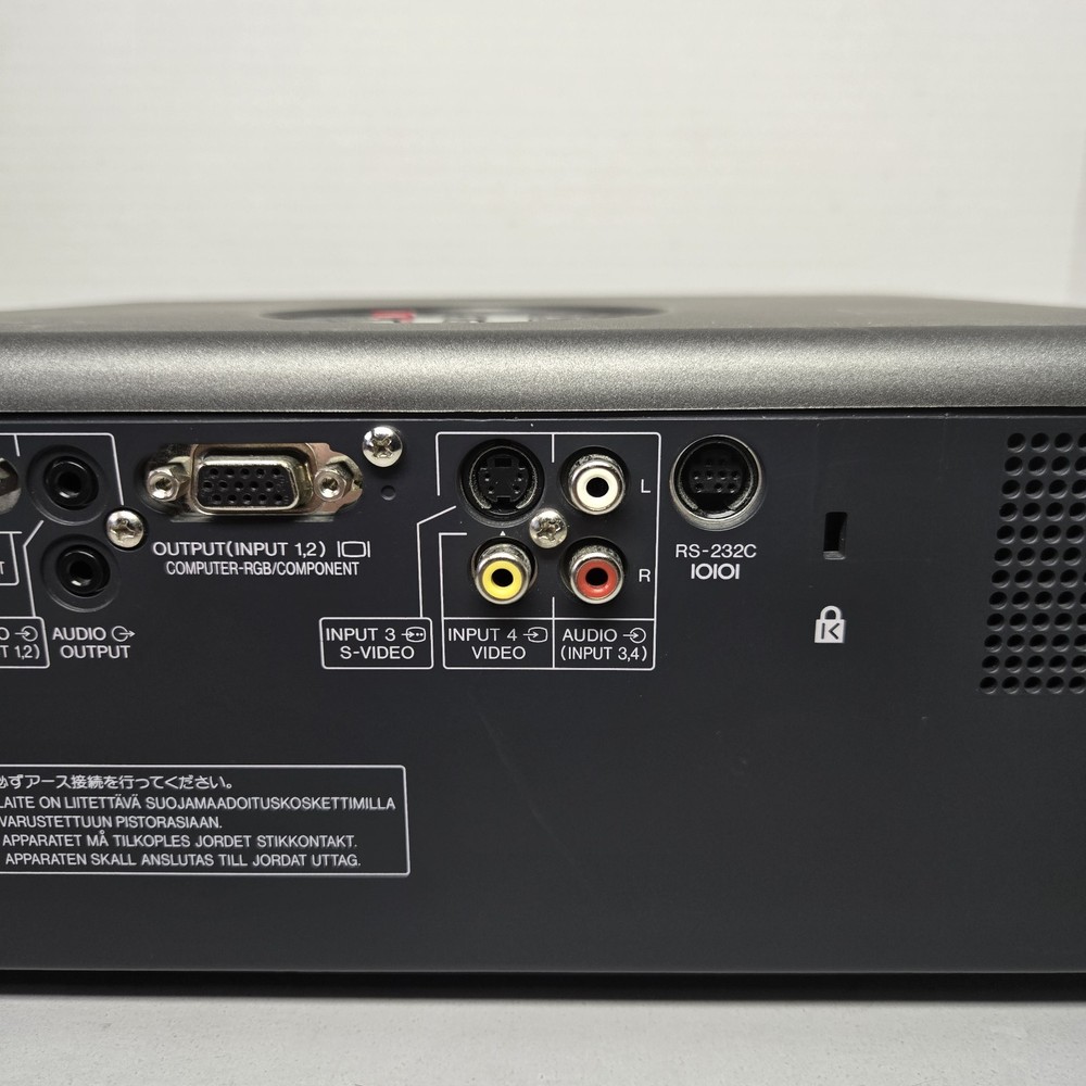 EIKI EIP-200 Projector - VGA / S Video Inputs - Tested - Lamp Timer 201 Hours