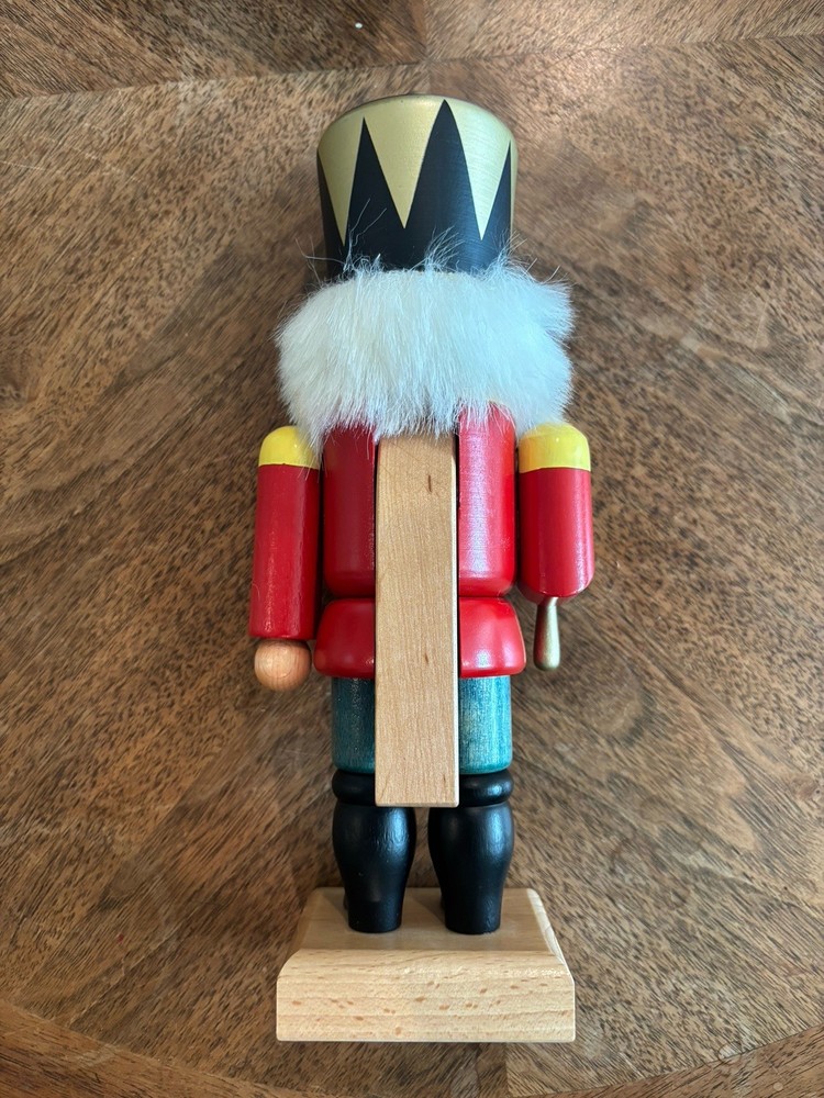 Seiffener Nussknackerhaus German nutcracker From Epcot Disney