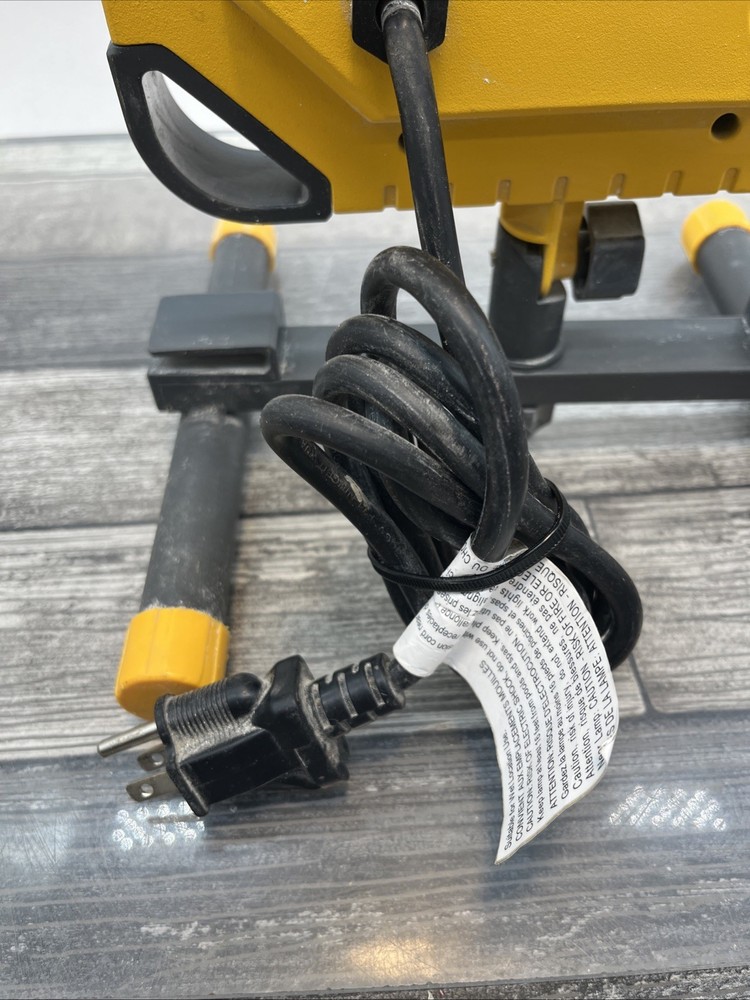 utilitech 1500-lumen portable work light. Used. {53}