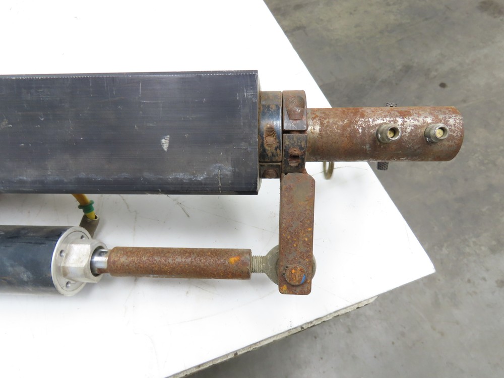 Kramer Pneumatic Tool 24" Stroke Lifter Puller Tool Air Assisted Lifting