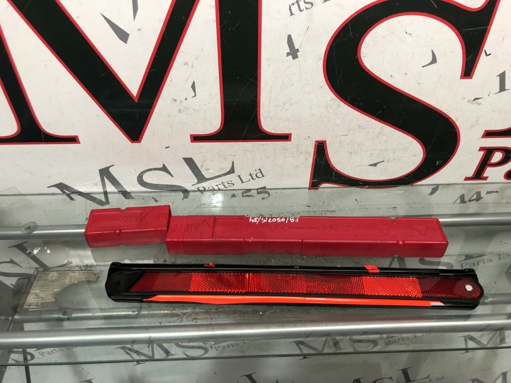 (AS) BMW E90 E91 E92 E93 E60 E61 WARNING / HAZARD TRIANGLE 6770487 27R034006