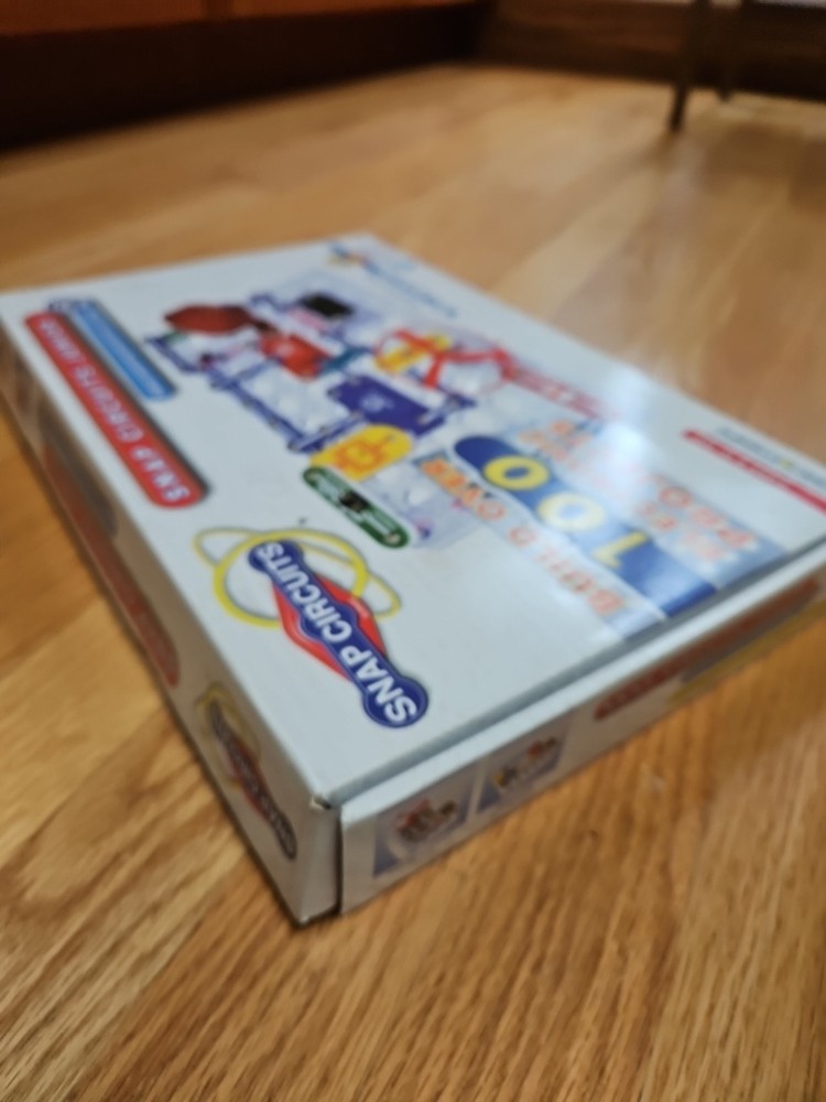 Snap Circuits Jr. SC-100 Electronics Discovery Kit