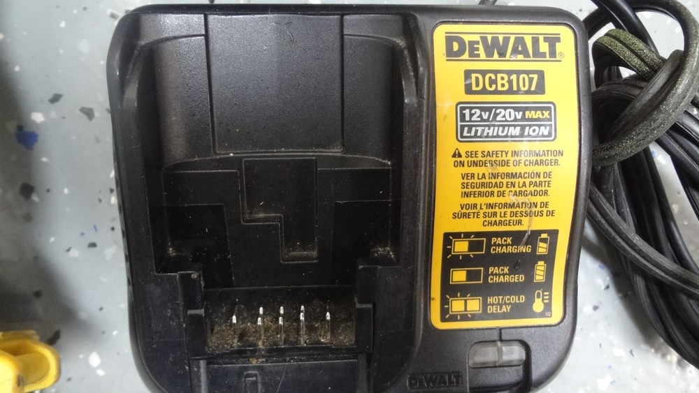 DeWalt 1/4" Impact Driver 20V DCF809 Kit