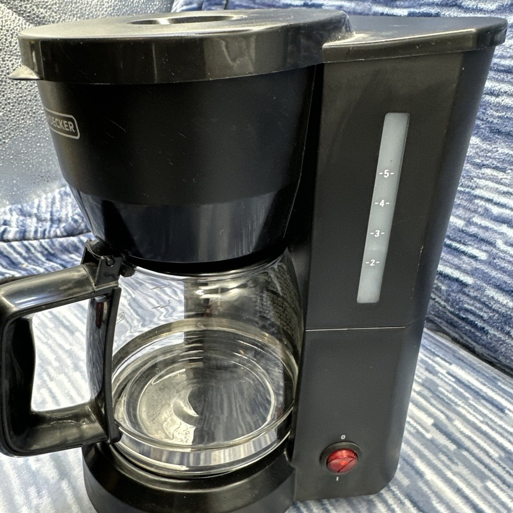 Black & Decker DCM600B 5-Cup Coffeemaker Black {45}