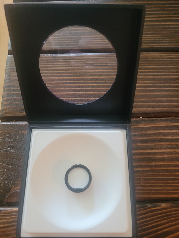 untested Motiv Smart Ring Activity Tracker  Size 9 Black  With charger