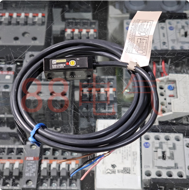 1Pcs Used OMRON sensor E3S-LS3RC4