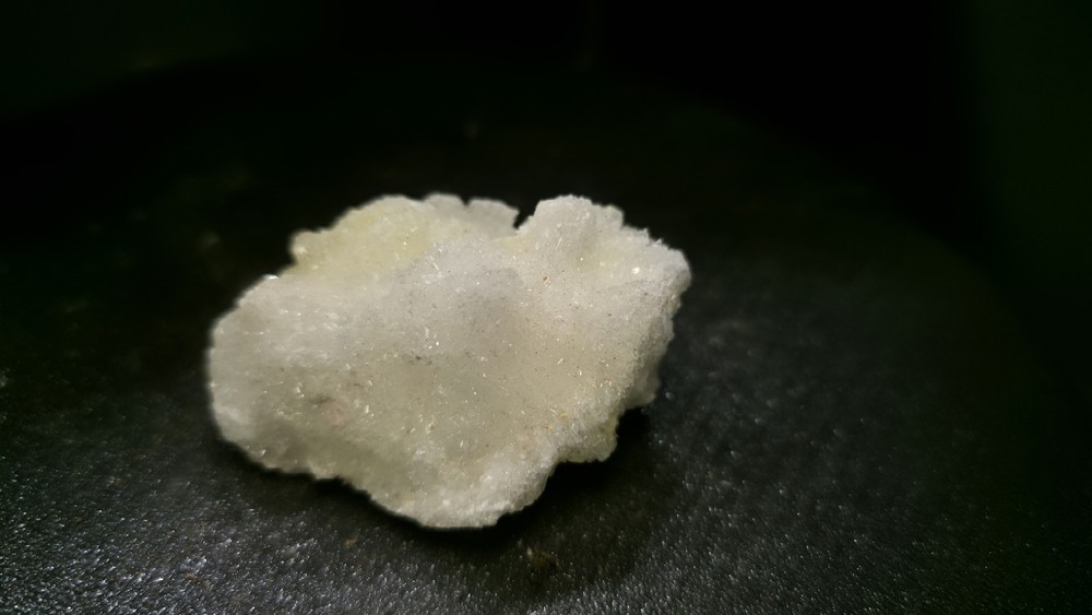UV Reactive Aragonite