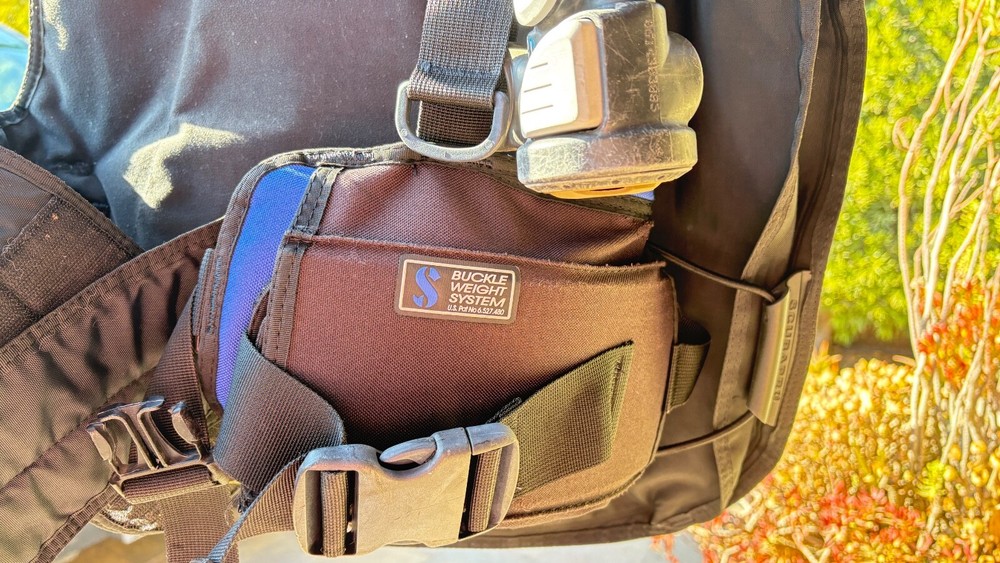 Scubapro Ladyhawk BCD W/Air 2, Medium, Black/Blue