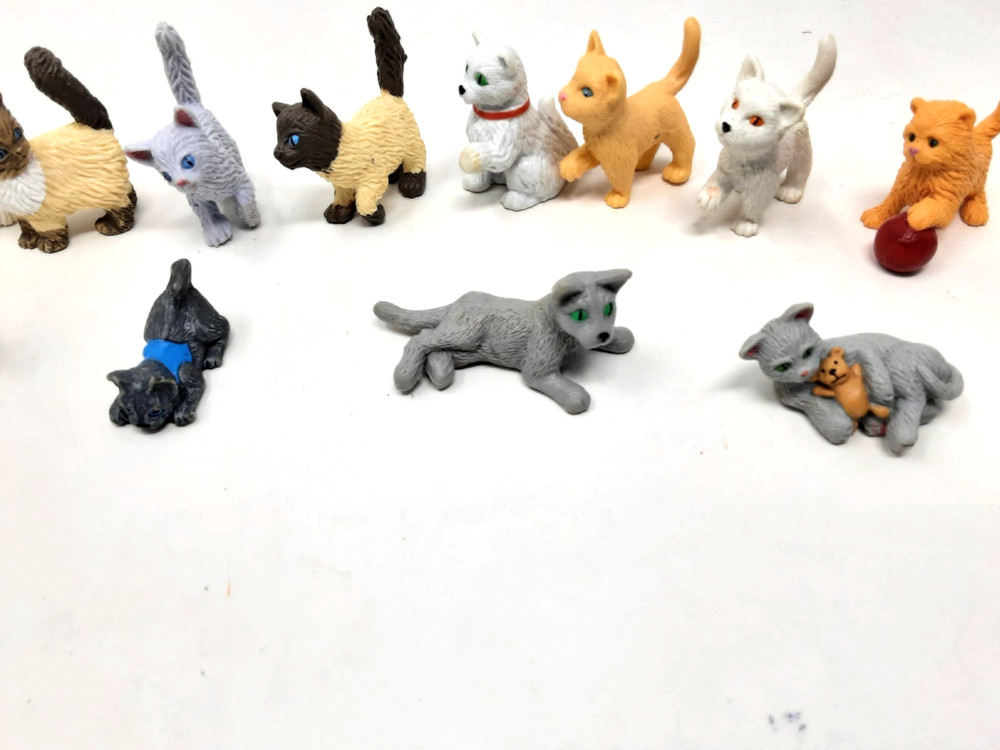 19 MEG Kitty in my Pocket Plastic Figures