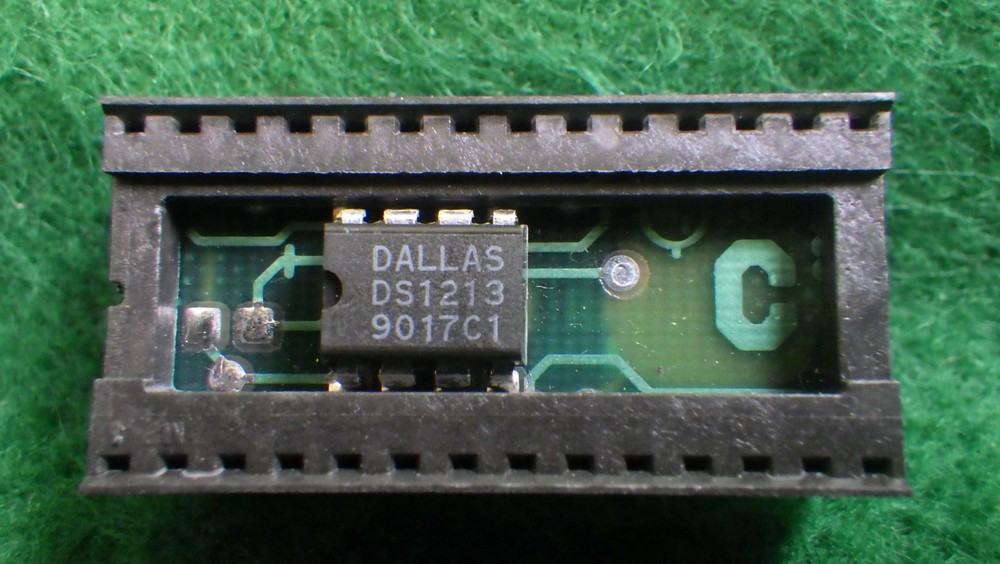 NOS Vintage Electronics Dallas DS1213 Smart Socket