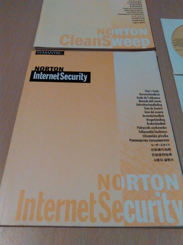 Norton AntiVirus 2000/CleanSweep 2000/Internet Security 2000 Bundle + Extras