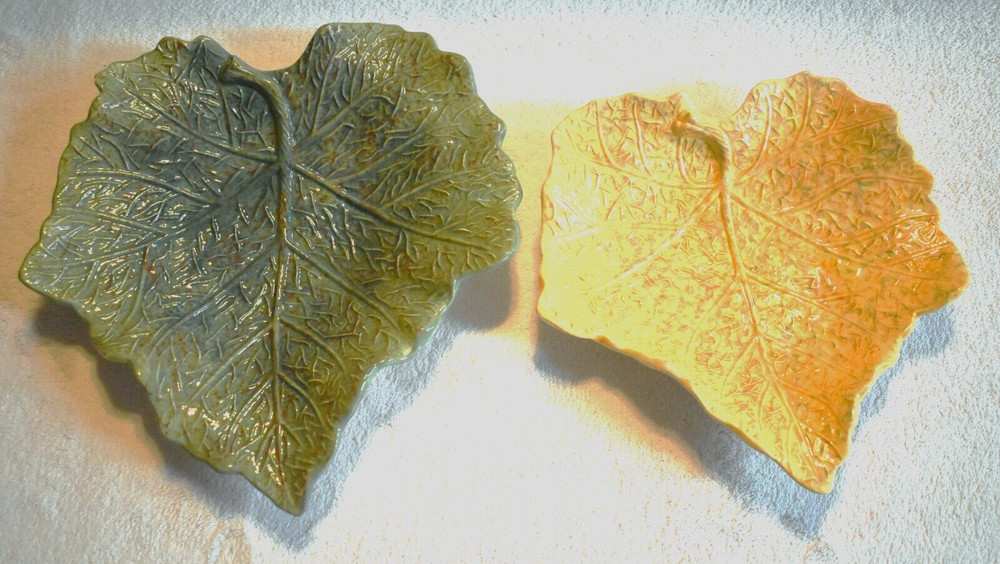 VINTAGE A SPECIAL PLACE CERAMIC LEAF DISHES (2)