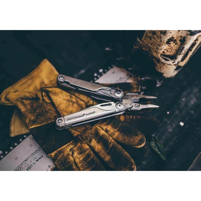 LEATHERMAN TOOLS Surge Multi-Tool