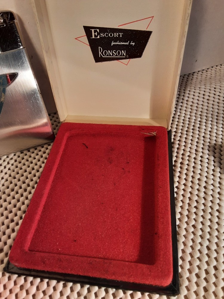 Vintage Ronson Escort lighter in case