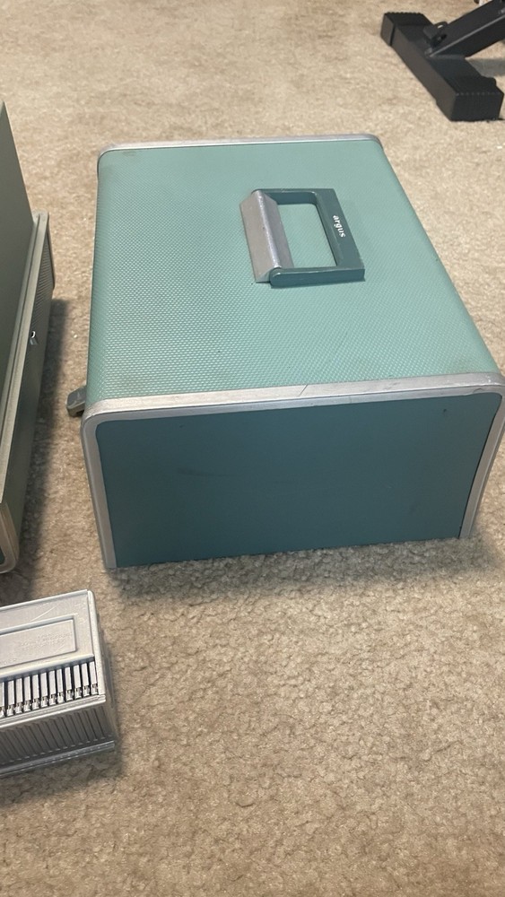 Argus 500 Projector W/ Case Tested In Working Condition !!