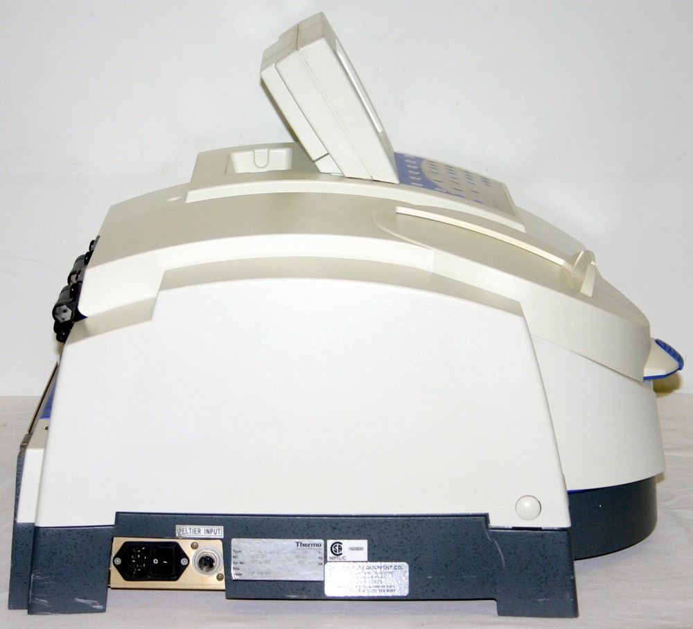 THERMO ELECTRON NICOLET VISIBLE SPECTROPHOTOMETER, MODEL EVOLUTION 300 LC