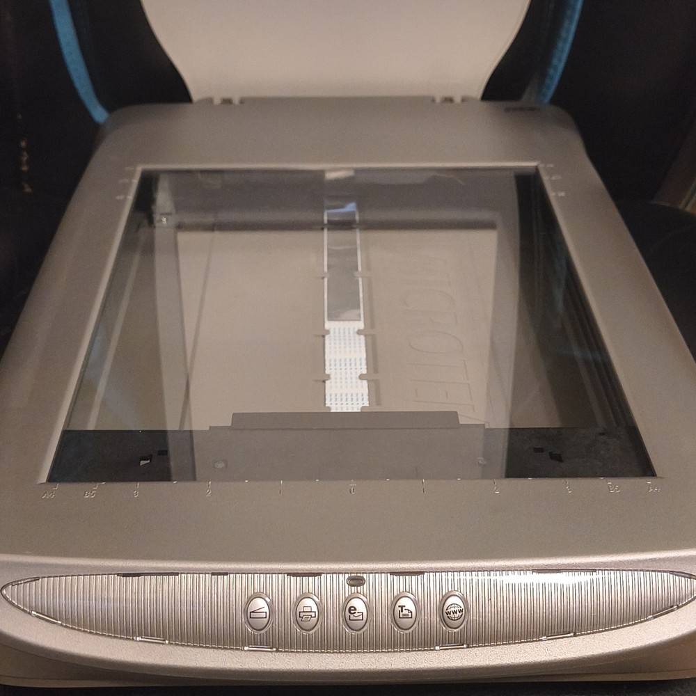 Microtek ScanMaker 4850 Flatbed USB Scanner 4800x2400 DPI 48-Bit CCD A4
