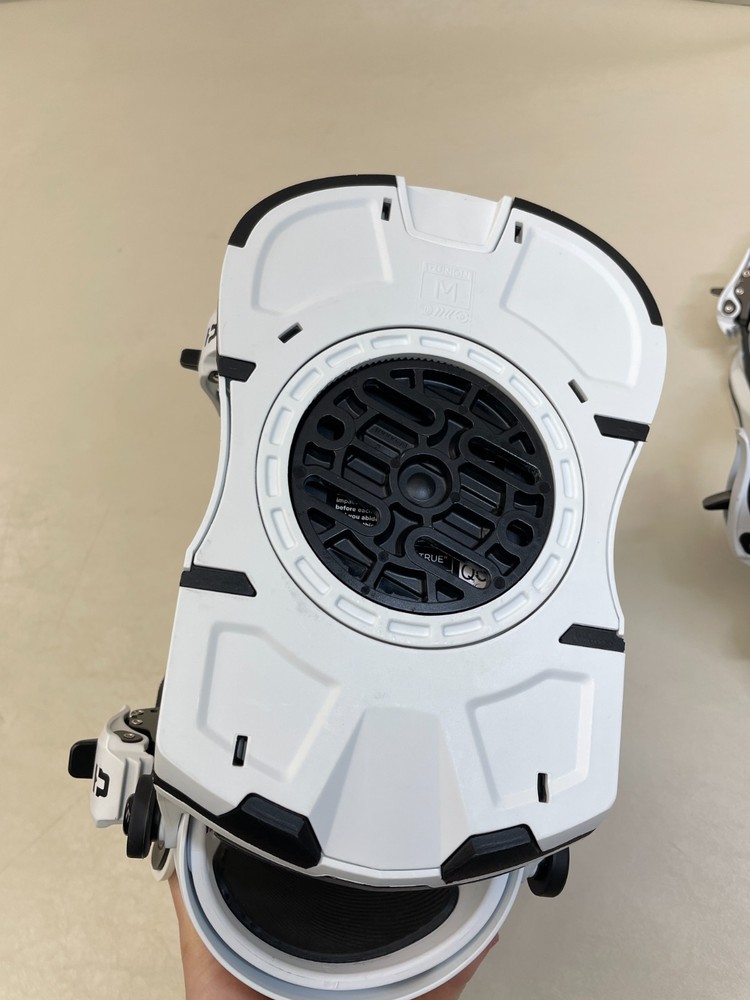UNION FORCE SNOWBOARD BINDINGS WHITE SIZE MEDIUM