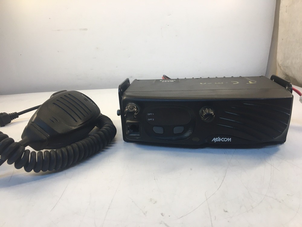 M/A-Com Panther 300M Powers on, UNTESTED See description