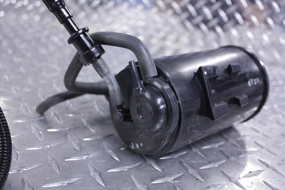 05 TRIUMPH DAYTONA 650 EVAP CAN EMISSIONS 65