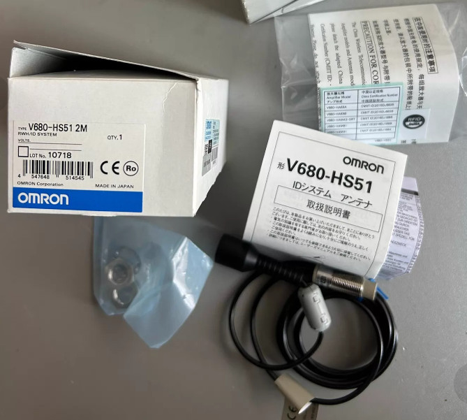 New In Box Omron V680-HS51 RWH/ID SYSTEM