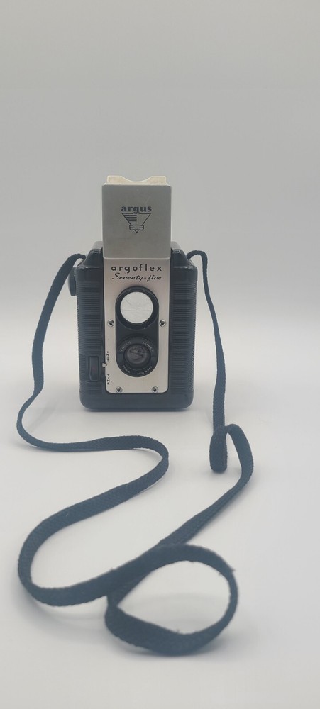 Vintage  Argus Seventy-Five Camera w/Flash & Case.