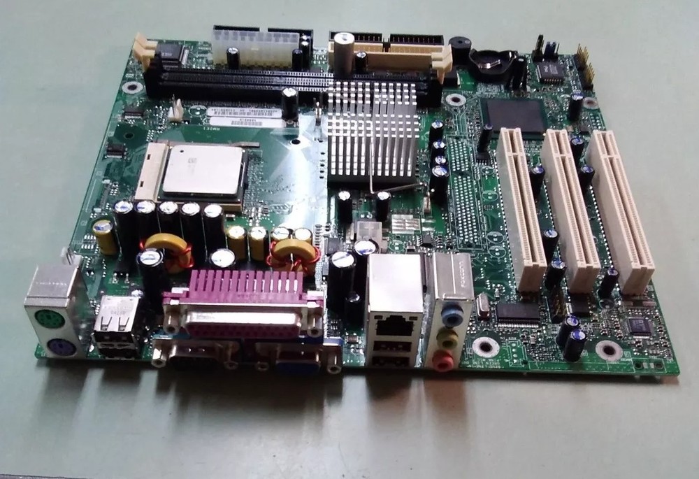 Socket 478 Desktop System Board  C44832-104 E210882 CPU SL6VV