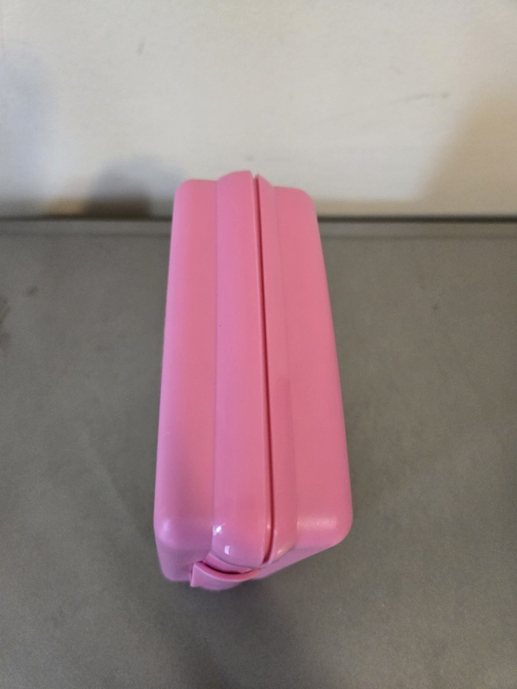 Tupperware Sanrio Hello Kitty Sandwich Keeper