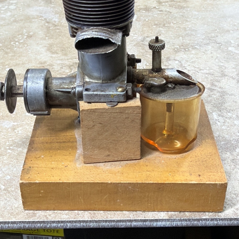 1942 FORESTER 19 (2 STROKE) GLOW MODEL AIRPLANE ENGINE