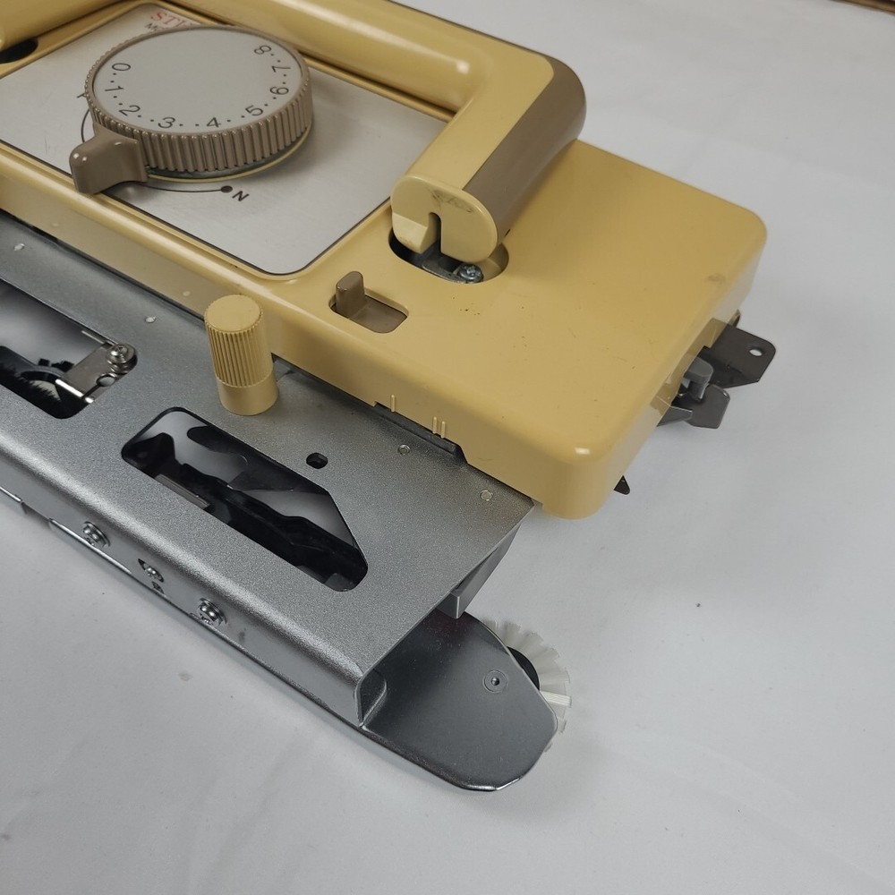 STUDIO MOD 560L KNITTING MACHINE CARIAGE ONLY, NO ATTACHMENTS