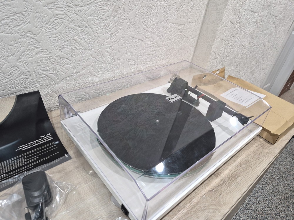 Pro-Ject - T2 Turntable - Satin White