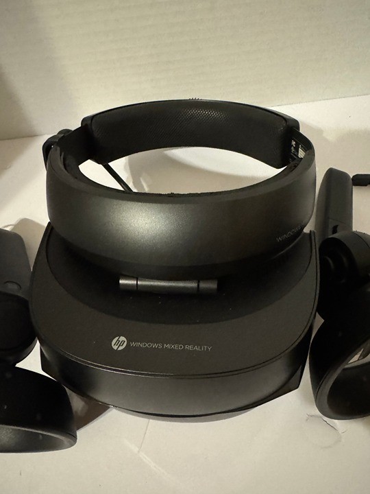 HP VR1000-100 Windows Mixed Reality (WMR) Headset with Controllers Combo