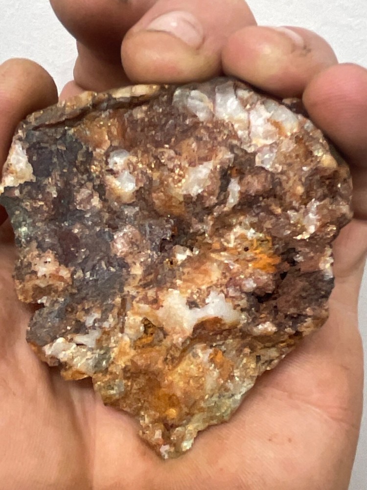 Electrum Gold ore quartz with malekite staining