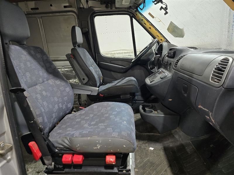 SPRINTV25 2004 Owners Manual 608707