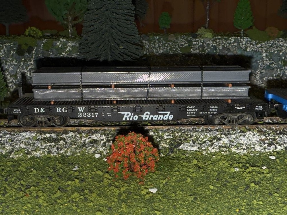 1:87 HO Scale Ibeam Load/Decor - Short Stack W/ Blk Straps