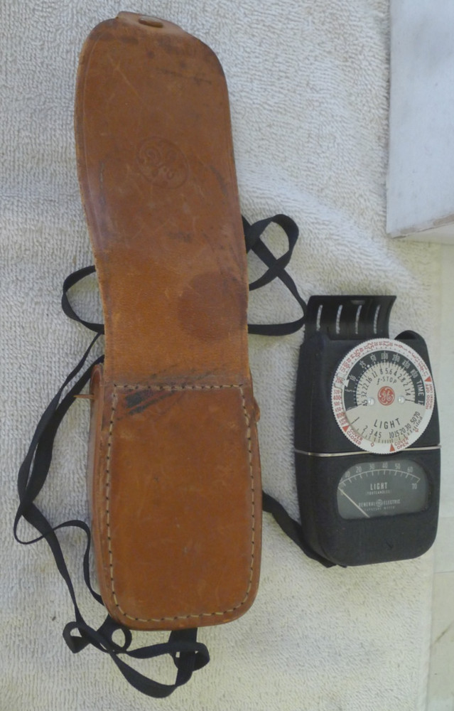 GE DW-68 Exposure Light Meter with Leather Case & Strap - TESTED WORKS