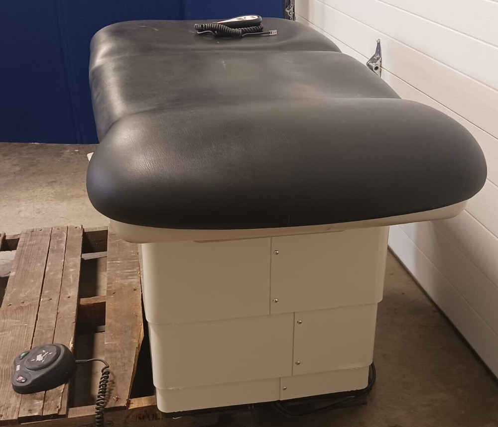 Midmark Exam Table 623-007 w/ Foot Switch & Handheld Controller