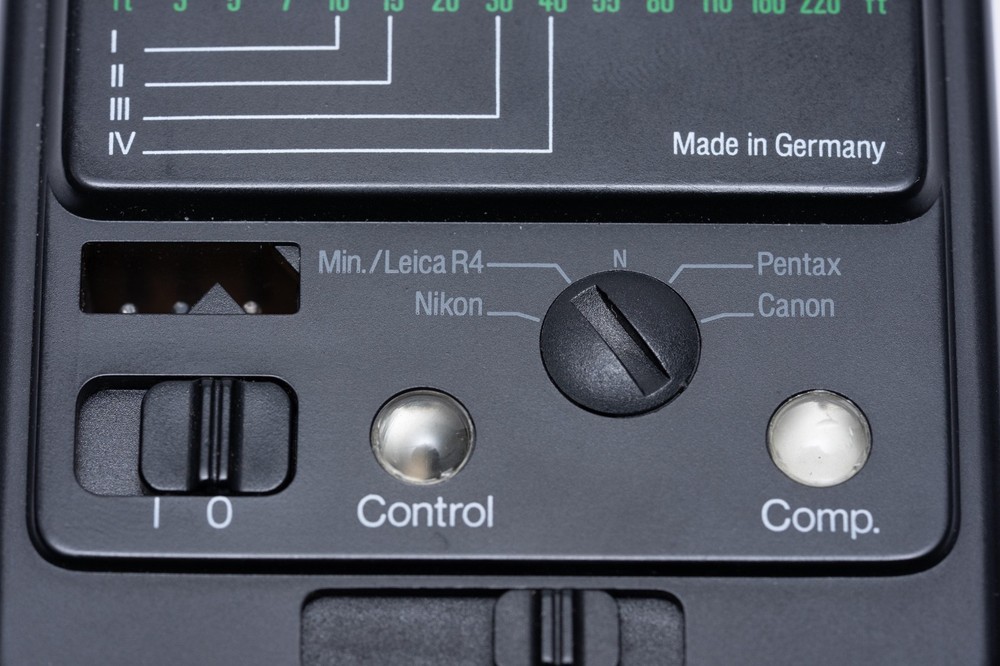 Regula Variant 736-1 MC Auto Thyristor Flash – Vintage Camera Flash