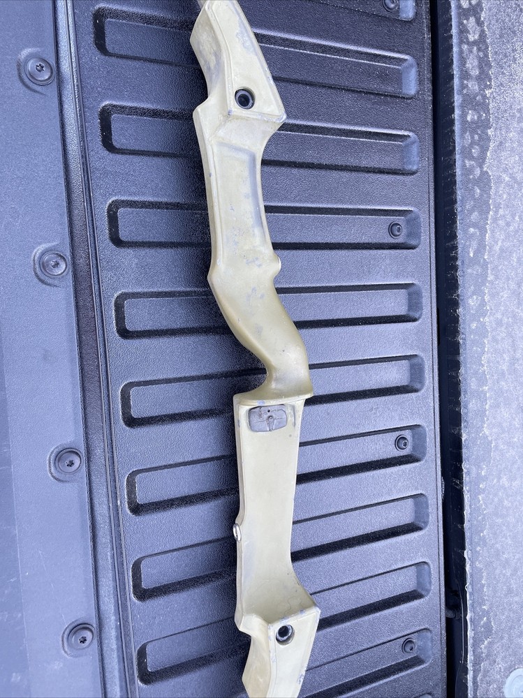 Bear MAGNUM HUNTER COIN SERIES Compound Bow STRING LENGTH 37”